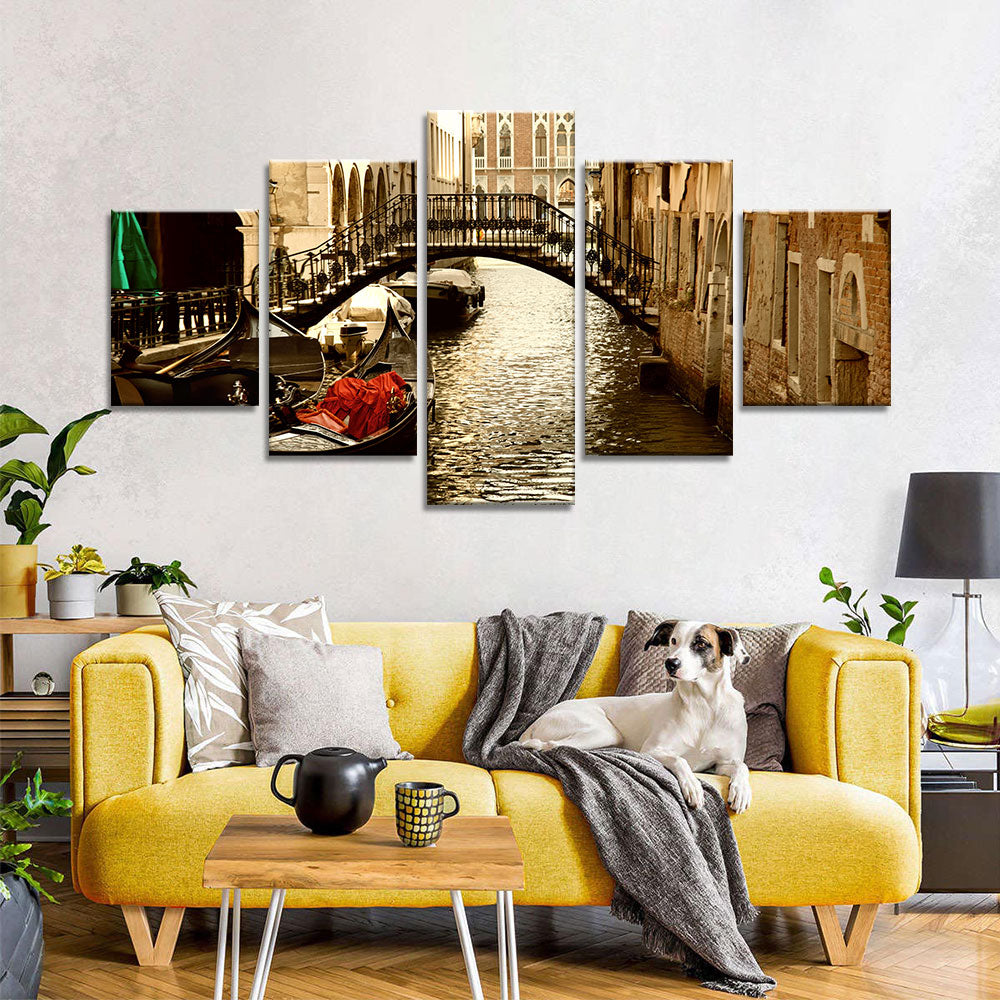 Gondola in Venice Canvas Wall Art