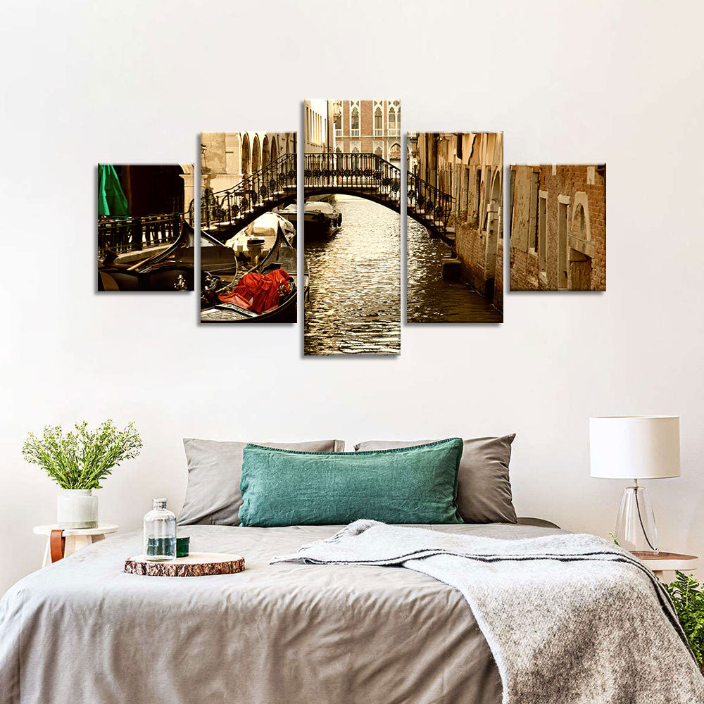 Gondola in Venice Canvas Wall Art